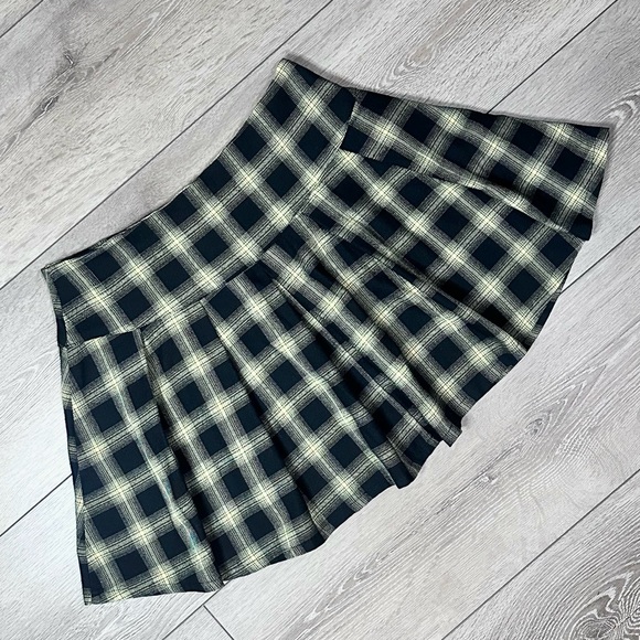 Hot Topic Y2K Style Yellow & Black Plaid Mini Skirt - Picture 11 of 13
